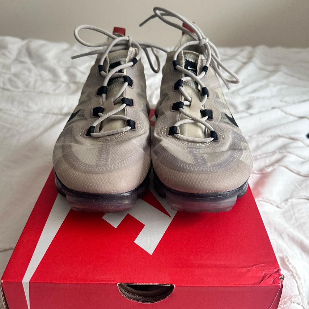 Nike Men's Gray Sneakers